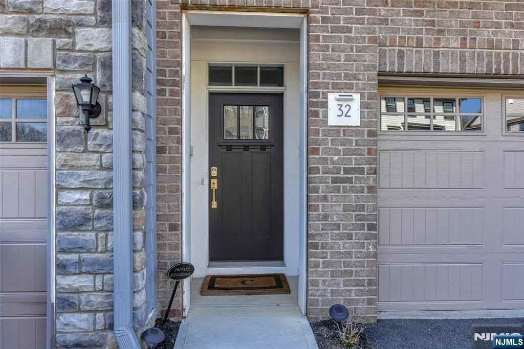 32 Cinnamon Dr - Photo 2 of 25