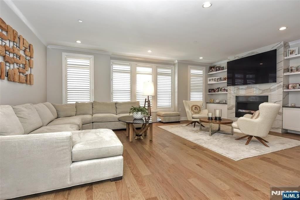 32 Cinnamon Dr - Photo 4 of 25