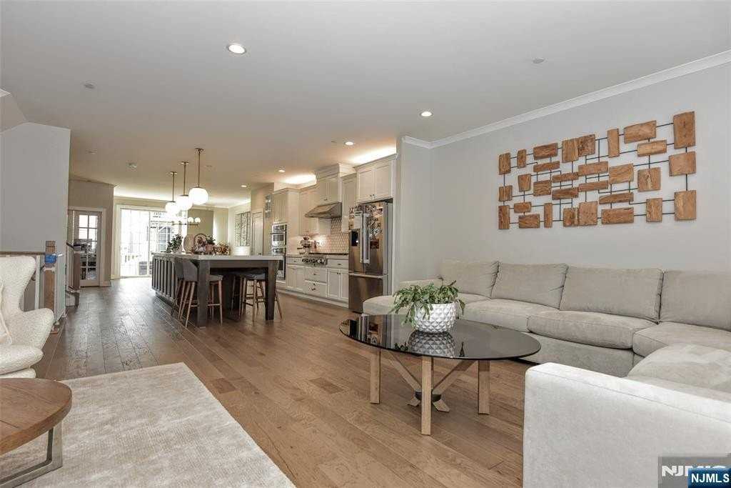 32 Cinnamon Dr - Photo 6 of 25