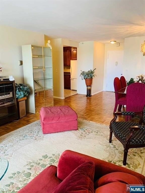 2000 Linwood Ave Apt 9x - Photo 4 of 24