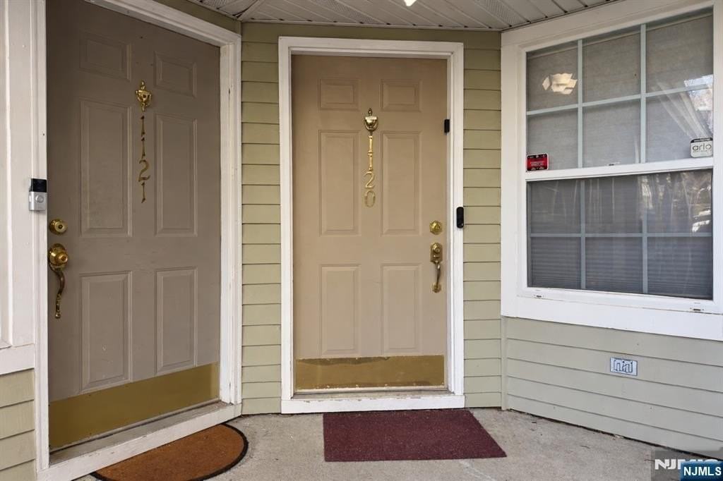 1120 Hyde Park Ct - Photo 2 of 23