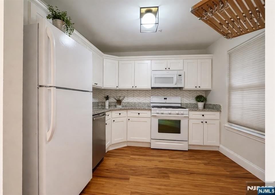 1120 Hyde Park Ct - Photo 4 of 23