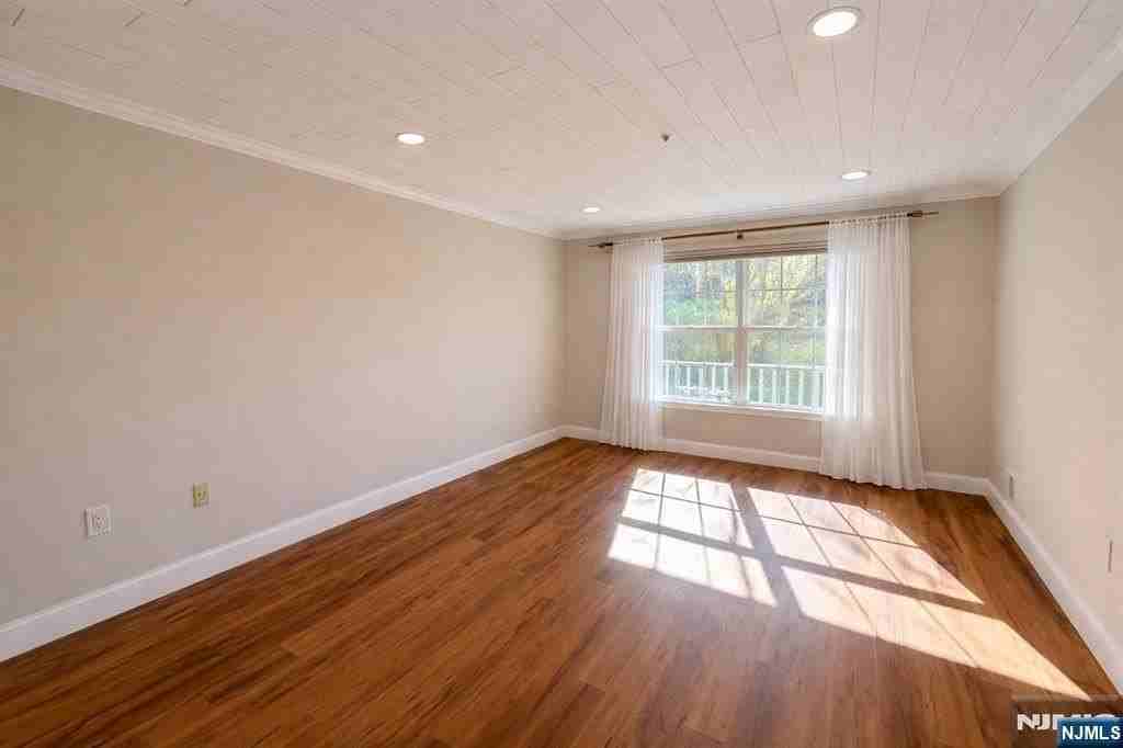 1120 Hyde Park Ct - Photo 7 of 23