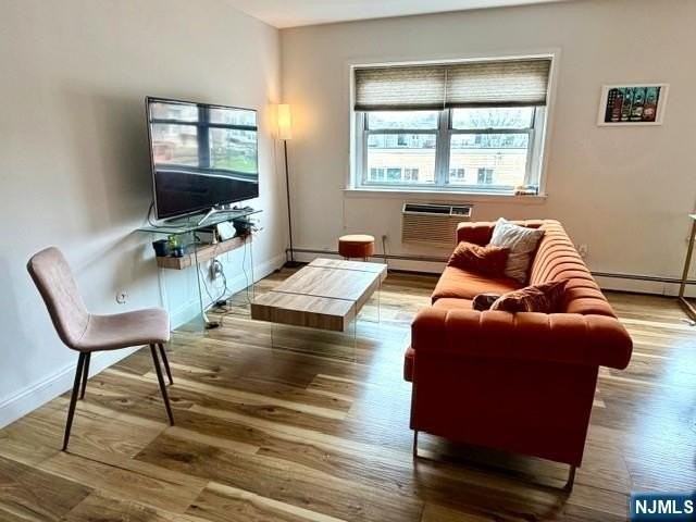 960 Main St - Photo 2 of 7