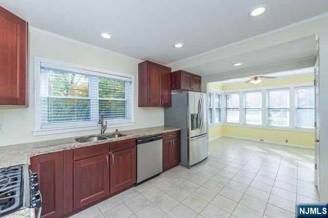 259 Washington Ave - Photo 3 of 14