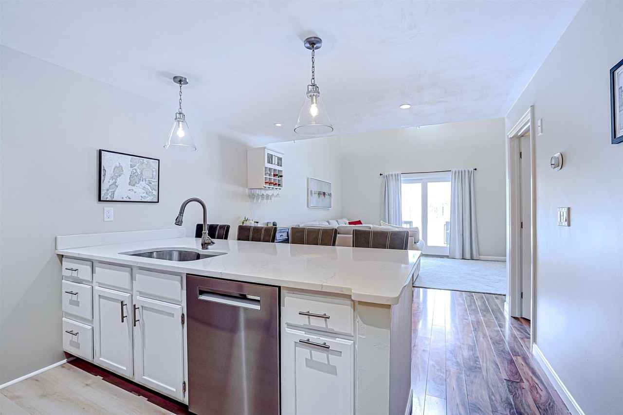 35 Montrose Dr - Photo 3 of 21