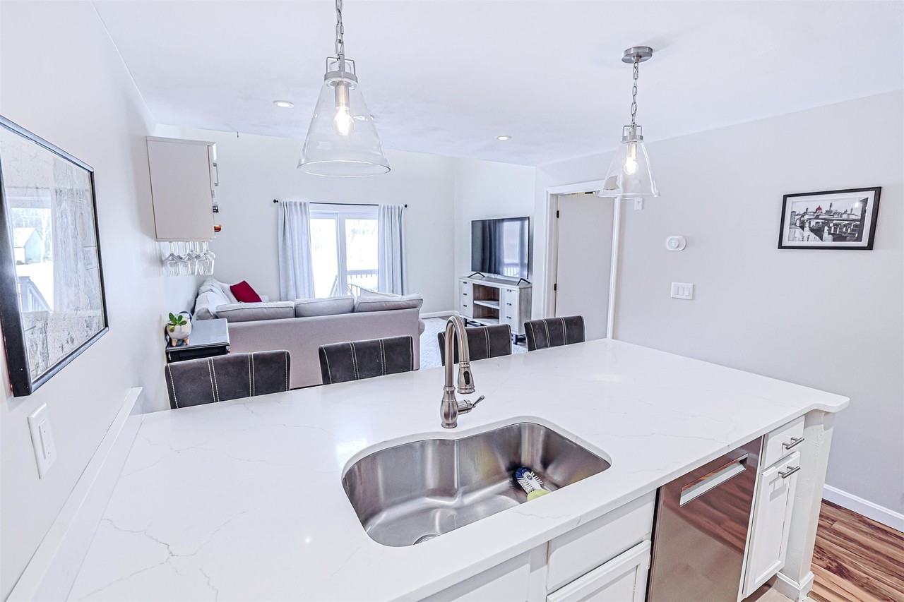 35 Montrose Dr - Photo 4 of 21