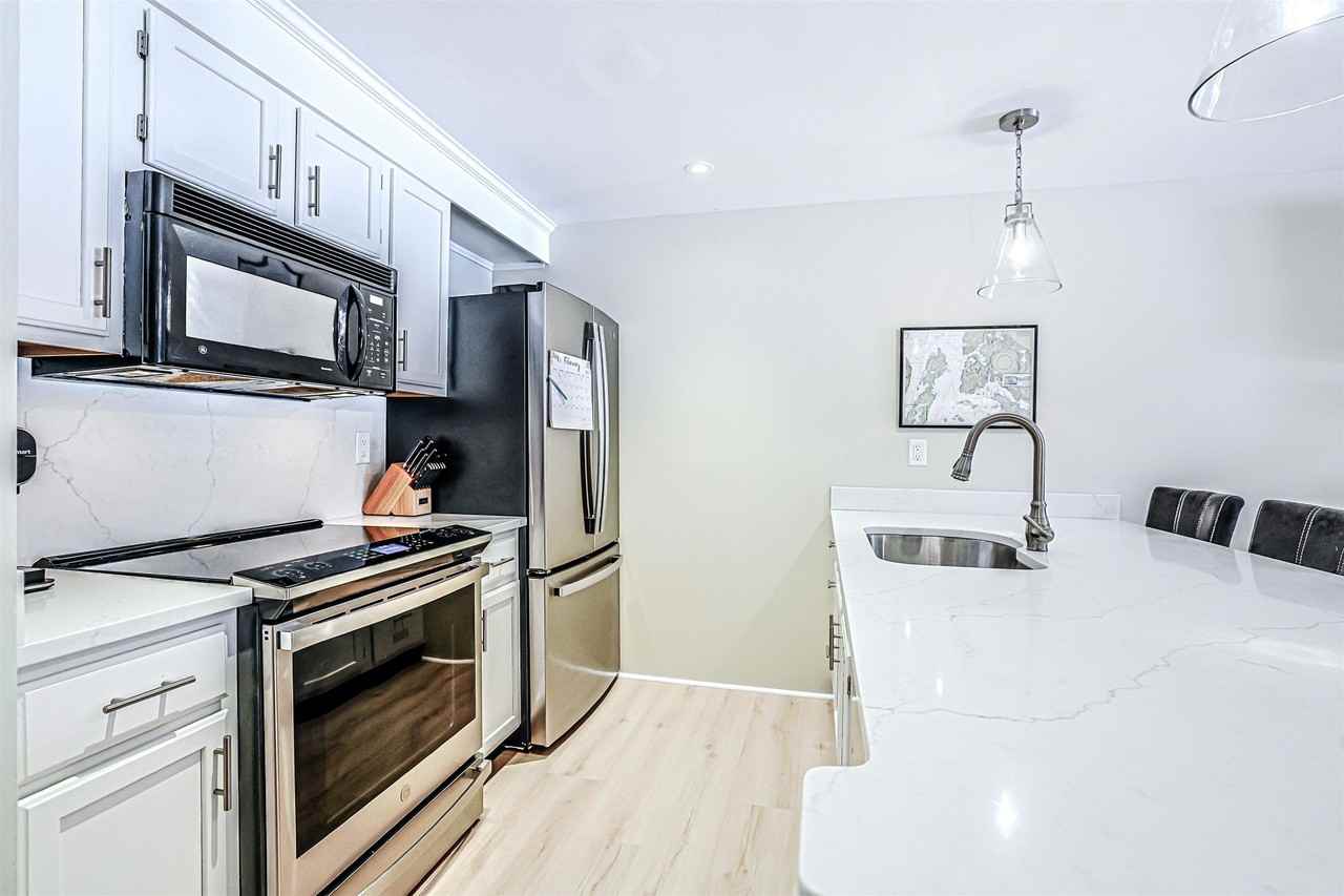 35 Montrose Dr - Photo 5 of 21