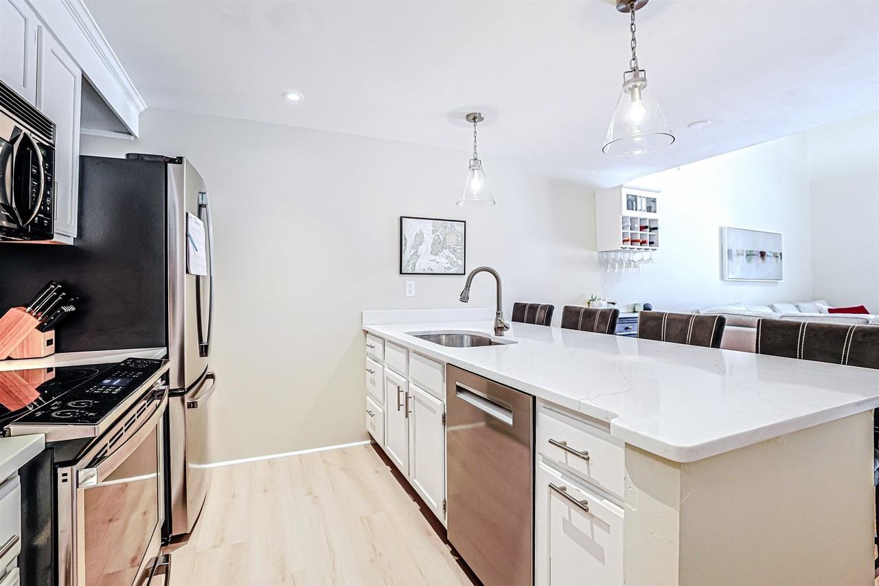 35 Montrose Dr - Photo 6 of 21