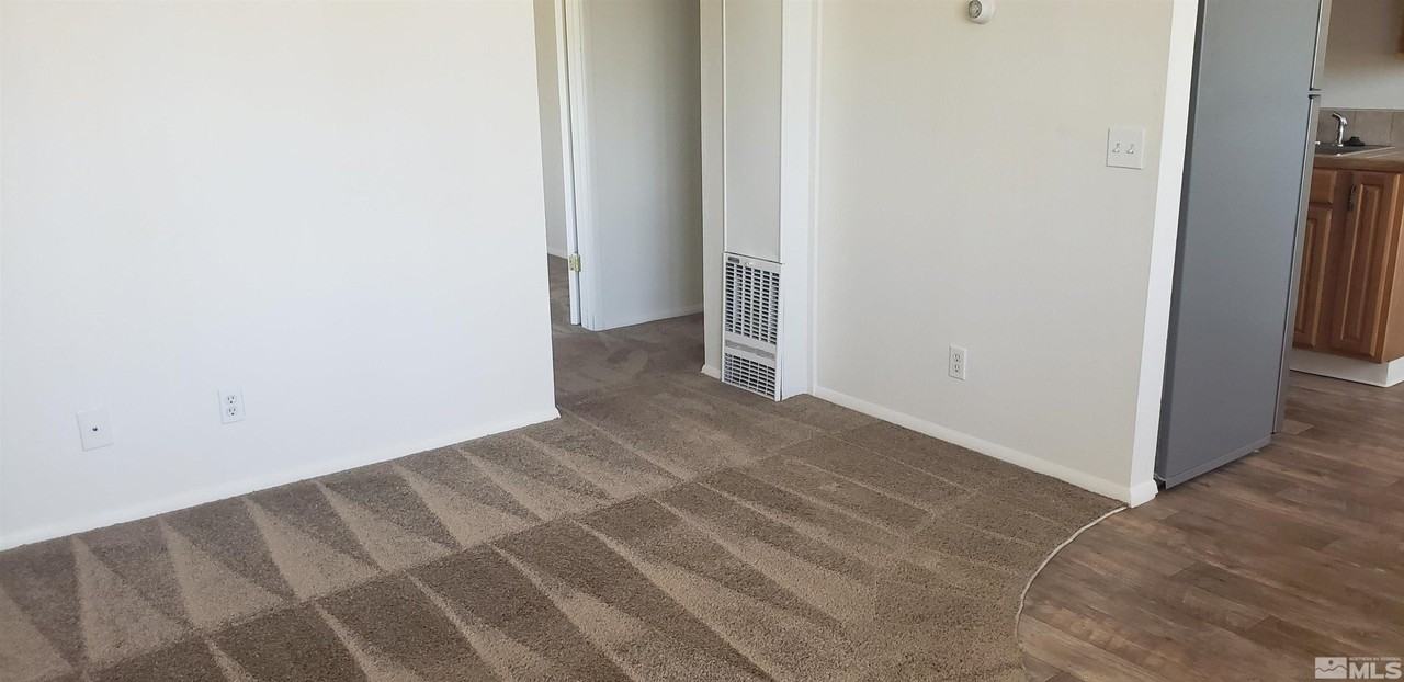 565 Roberts St Apt C - Photo 3 of 21