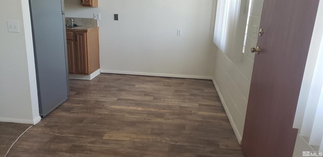 565 Roberts St Apt C - Photo 5 of 21