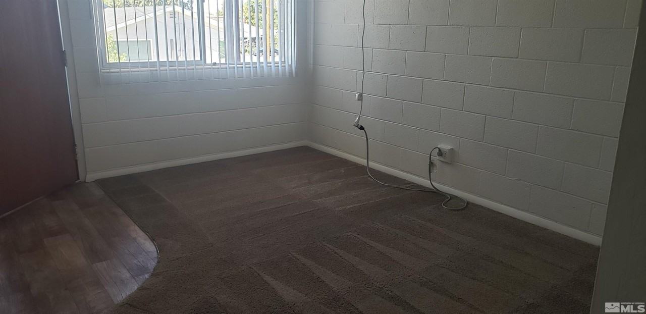 565 Roberts St Apt C - Photo 6 of 21