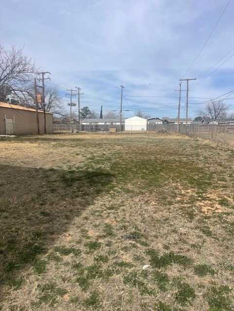 625 E 52nd St - Photo 5 of 13