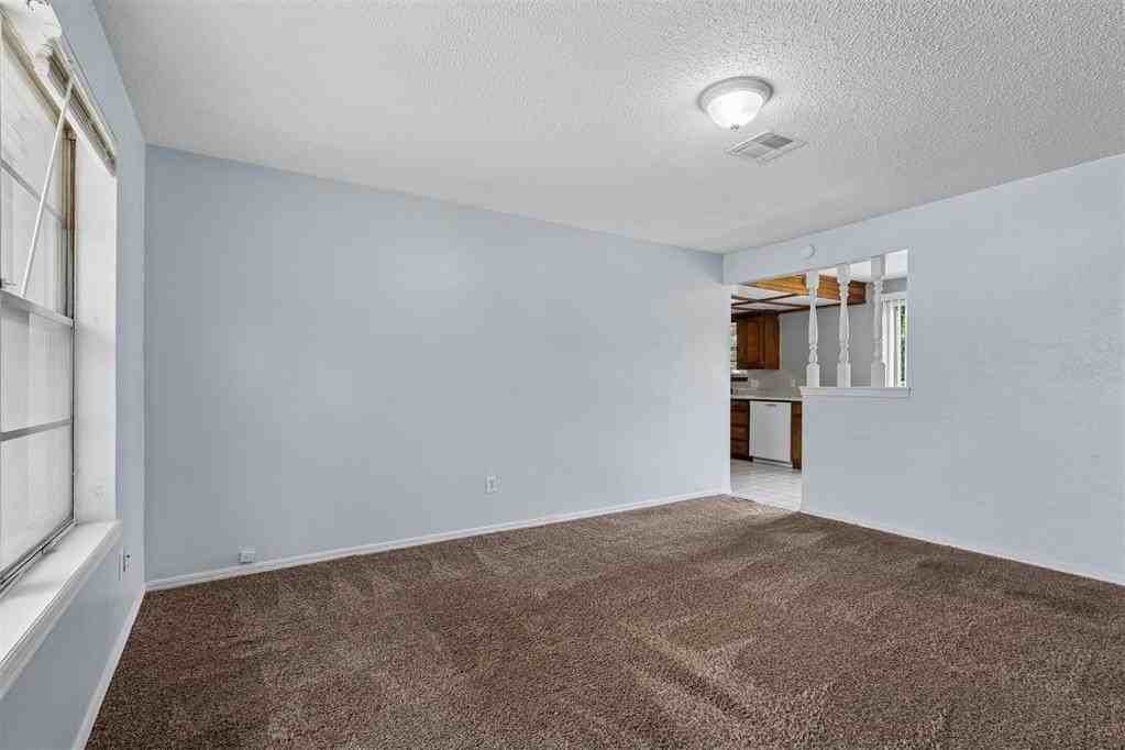 3005 Se 51st St - Photo 6 of 26