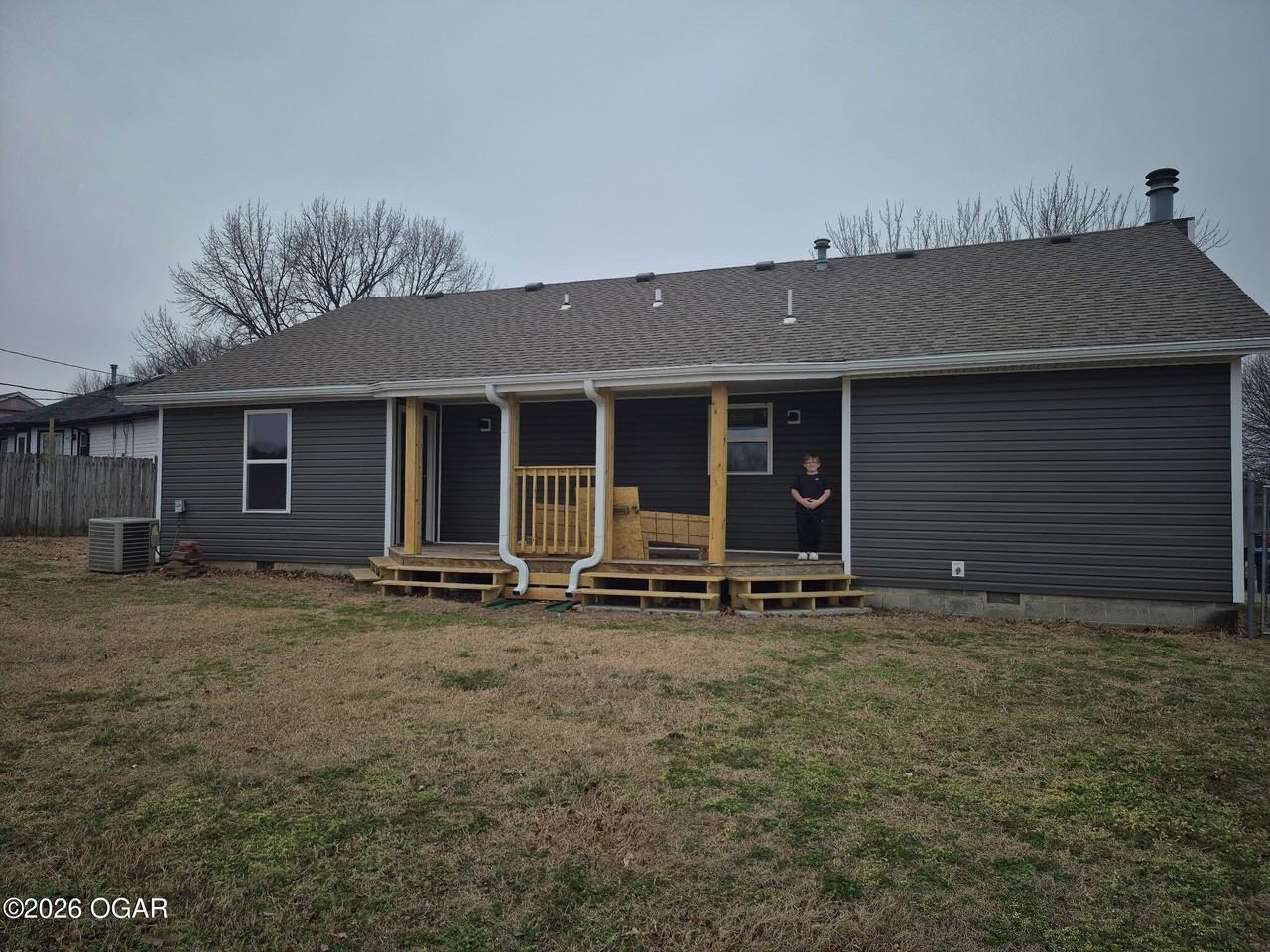 735 Crockett Dr - Photo 2 of 5