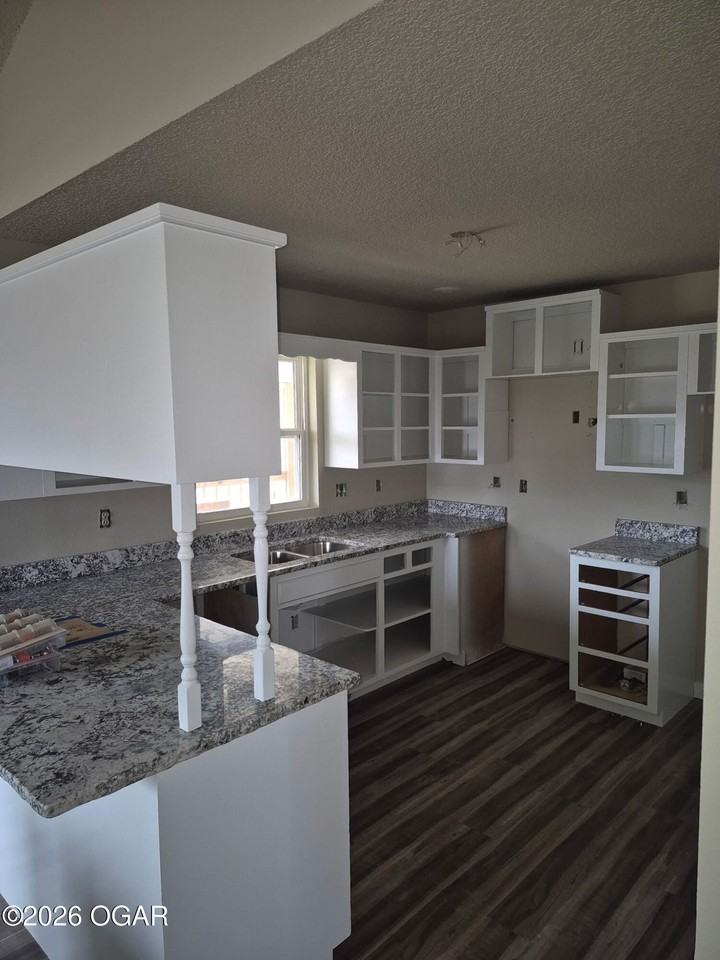 735 Crockett Dr - Photo 3 of 5