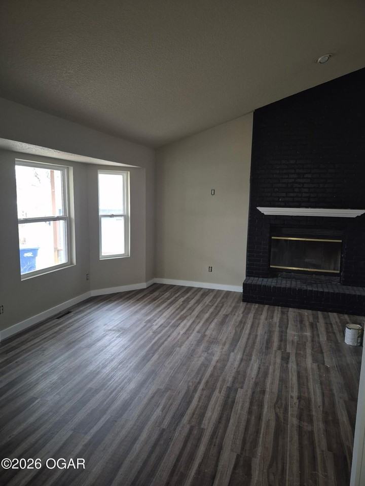 735 Crockett Dr - Photo 4 of 5