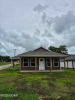 featured image of 406 W Daugherty St