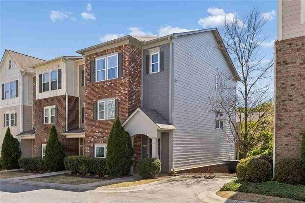 1326 Kingston Trl - Photo 2 of 47