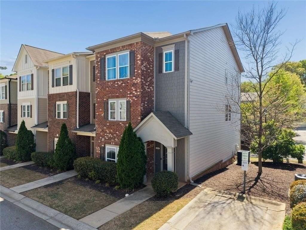 1326 Kingston Trl - Photo 3 of 47