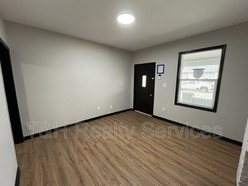 1409 S Alabama St - Photo 4 of 16