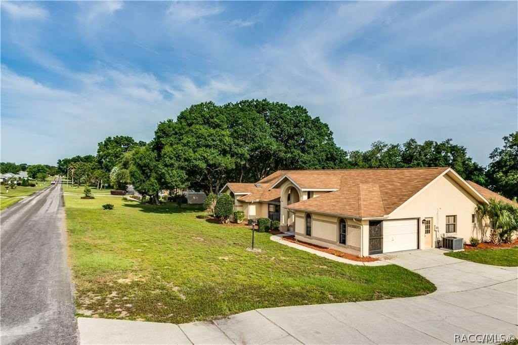 335 E Falconry Ct - Photo 3 of 29