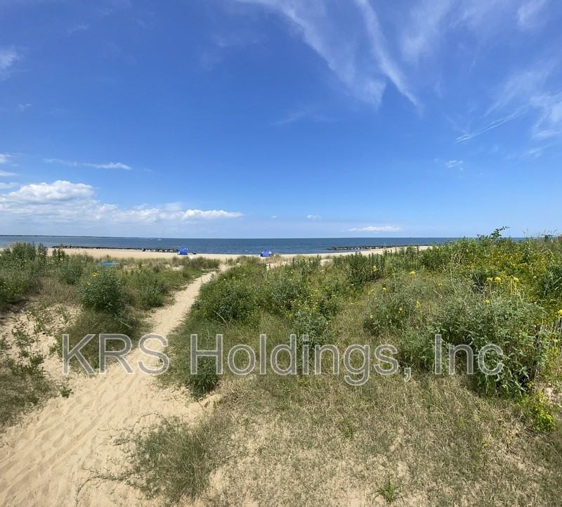 938 W Ocean View Ave #9 - Photo 5 of 9
