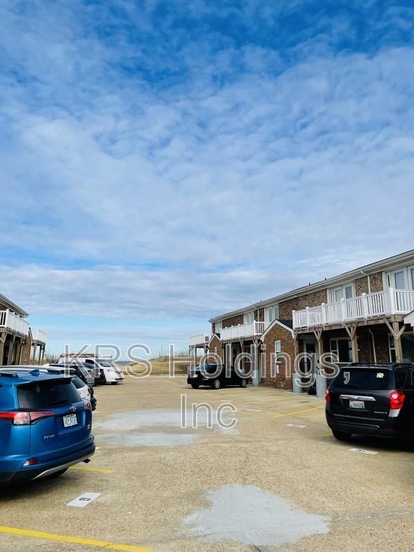 938 W Ocean View Ave #9 - Photo 6 of 9