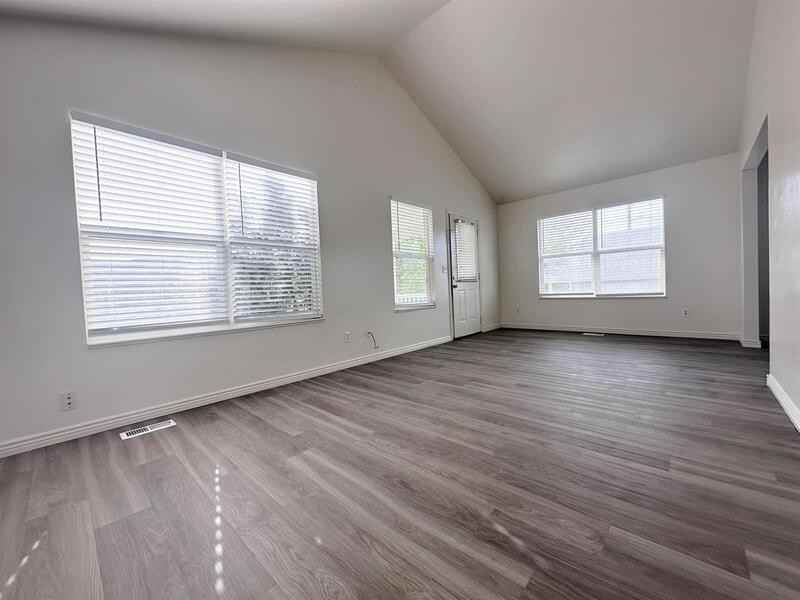 327 Nw - Photo 5 of 23