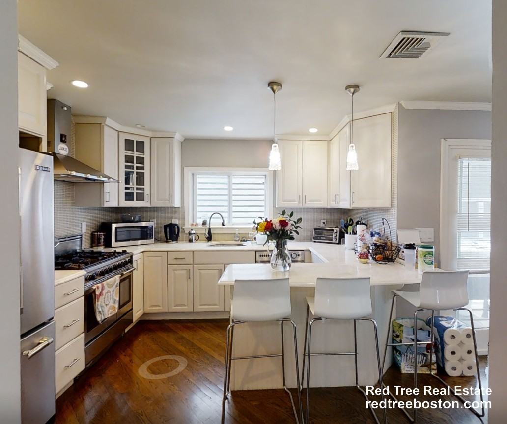 329 W 4th St - Photo 3 of 19