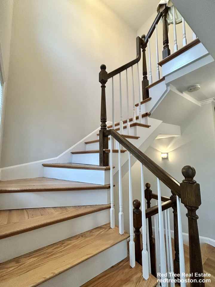 329 W 4th St - Photo 6 of 19