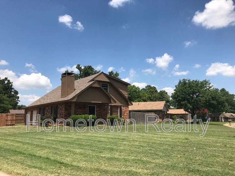 1013 Kelly Park Rd - Photo 2 of 24