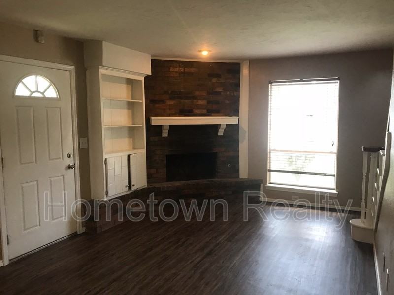 1013 Kelly Park Rd - Photo 3 of 24