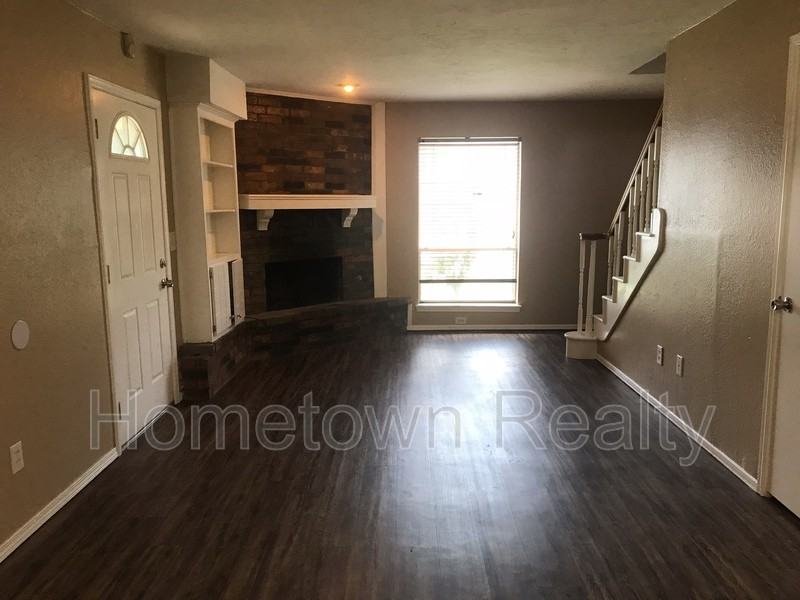 1013 Kelly Park Rd - Photo 4 of 24