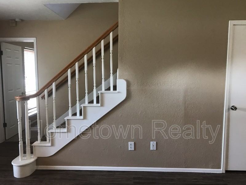 1013 Kelly Park Rd - Photo 6 of 24