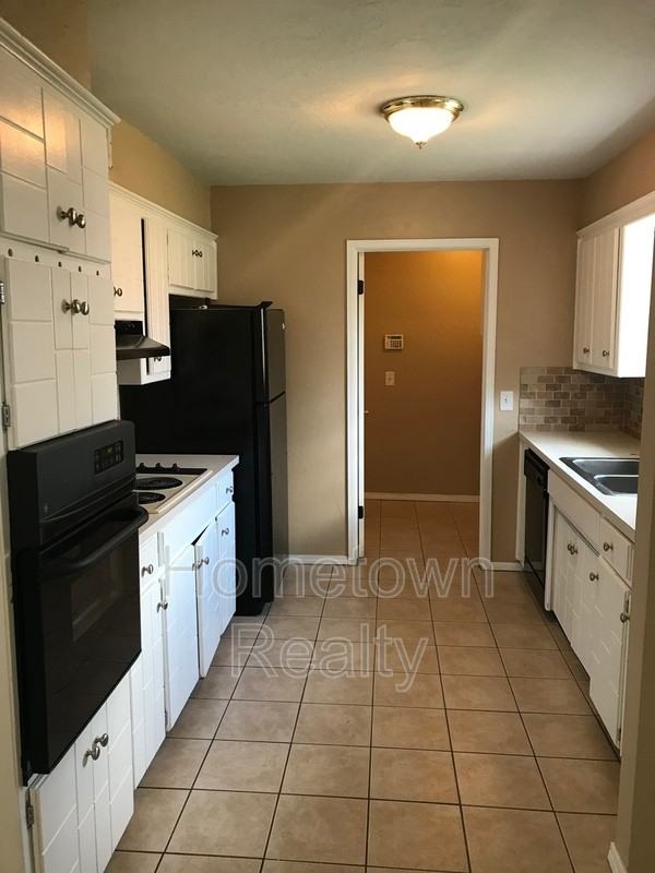 1013 Kelly Park Rd - Photo 6 of 24