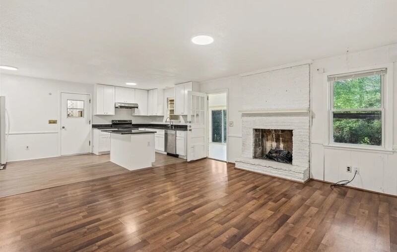 5227 Bush River Rd - Photo 4 of 9