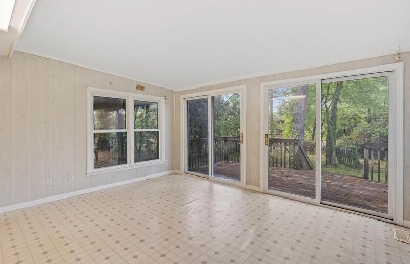 5227 Bush River Rd - Photo 5 of 9