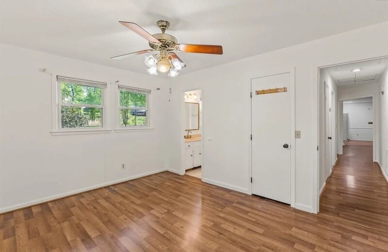 5227 Bush River Rd - Photo 6 of 9