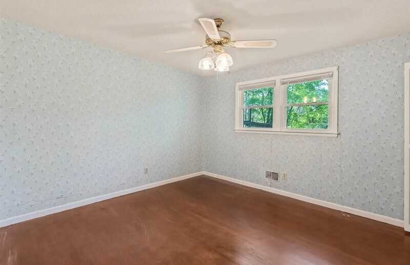 5227 Bush River Rd - Photo 7 of 9