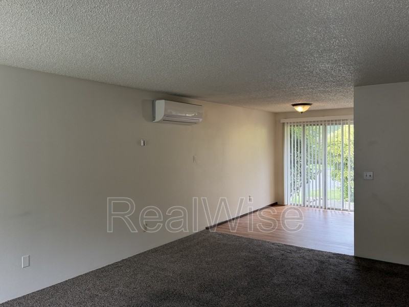 1223 Nw Highland Ave #B - Photo 3 of 12