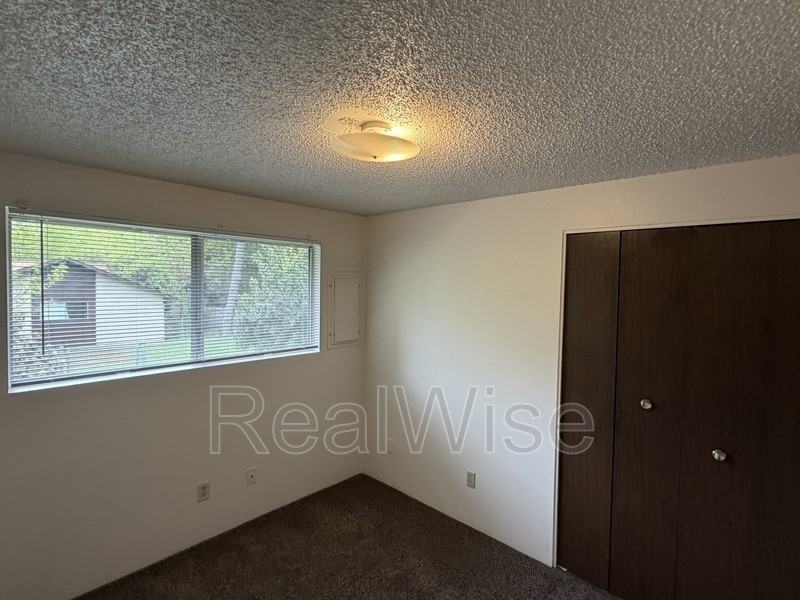 1223 Nw Highland Ave #B - Photo 6 of 12