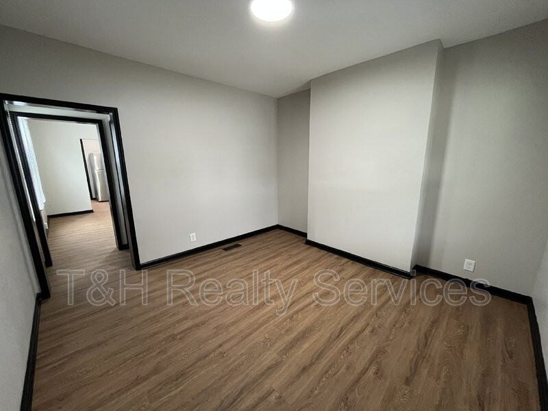 1407 S Alabama St - Photo 3 of 15