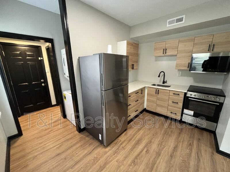 1407 S Alabama St - Photo 7 of 15