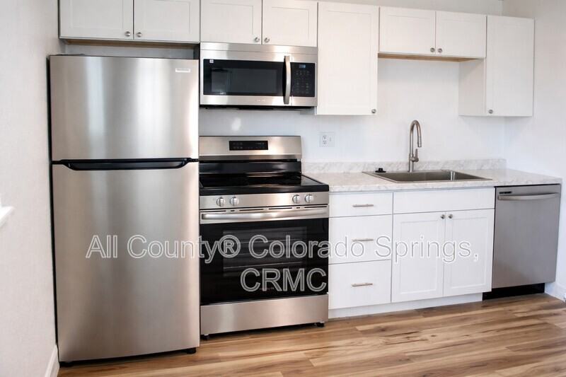 6678 Provincial Dr - Photo 3 of 15