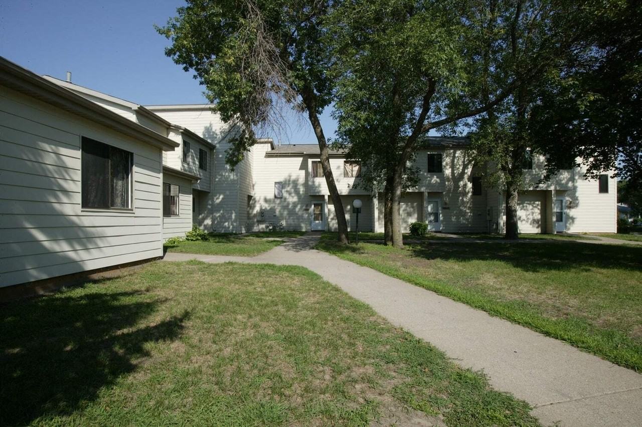 Victoria Townhomes - Photo 5 of 23