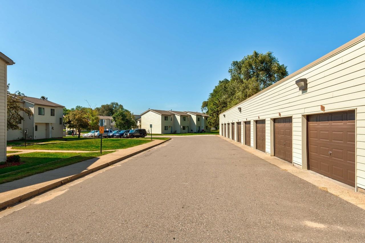 Victoria Townhomes - Photo 6 of 21