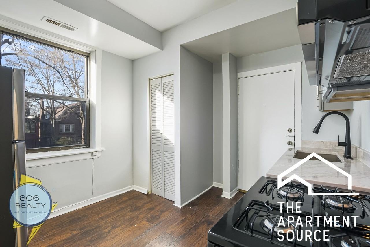 1022 E Hyde Park Blvd #1S - Photo 2 of 15