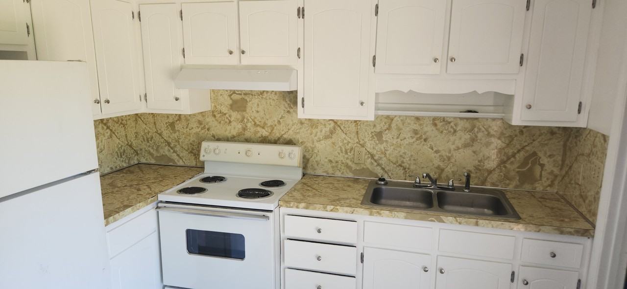 Oleander Drive, 407 - Photo 5 of 9