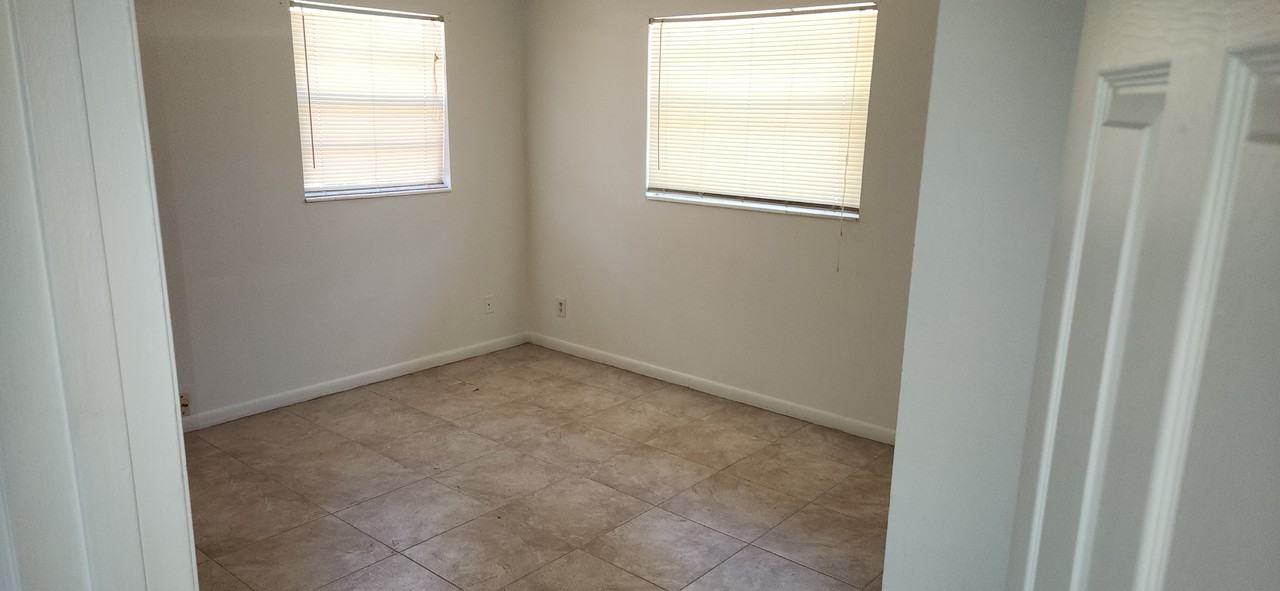 Oleander Drive, 407 - Photo 7 of 9